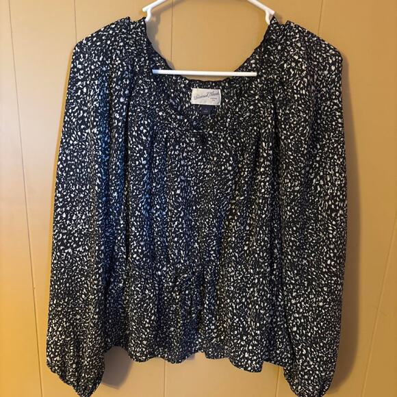 Universal Thread Tops - Black white speckled blouse